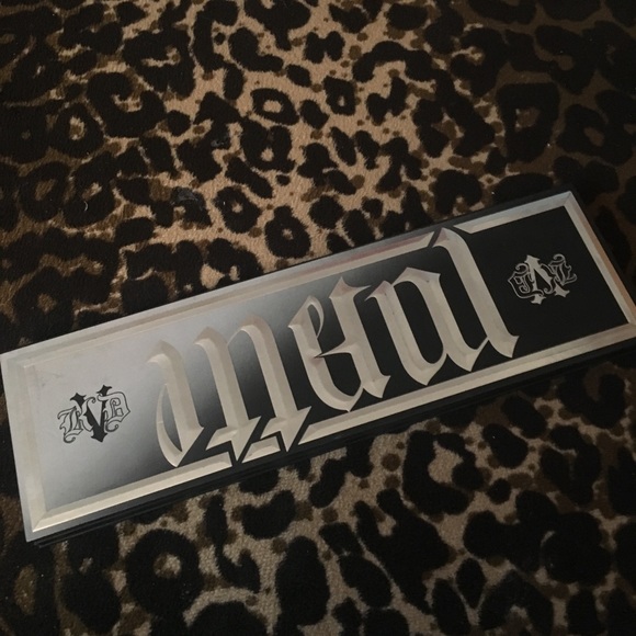 Kat Von D Metal Matte Palette - Picture 3 of 6